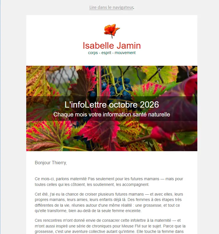 Isabelle Jamin animant un cours de qi gong en groupe, en salle